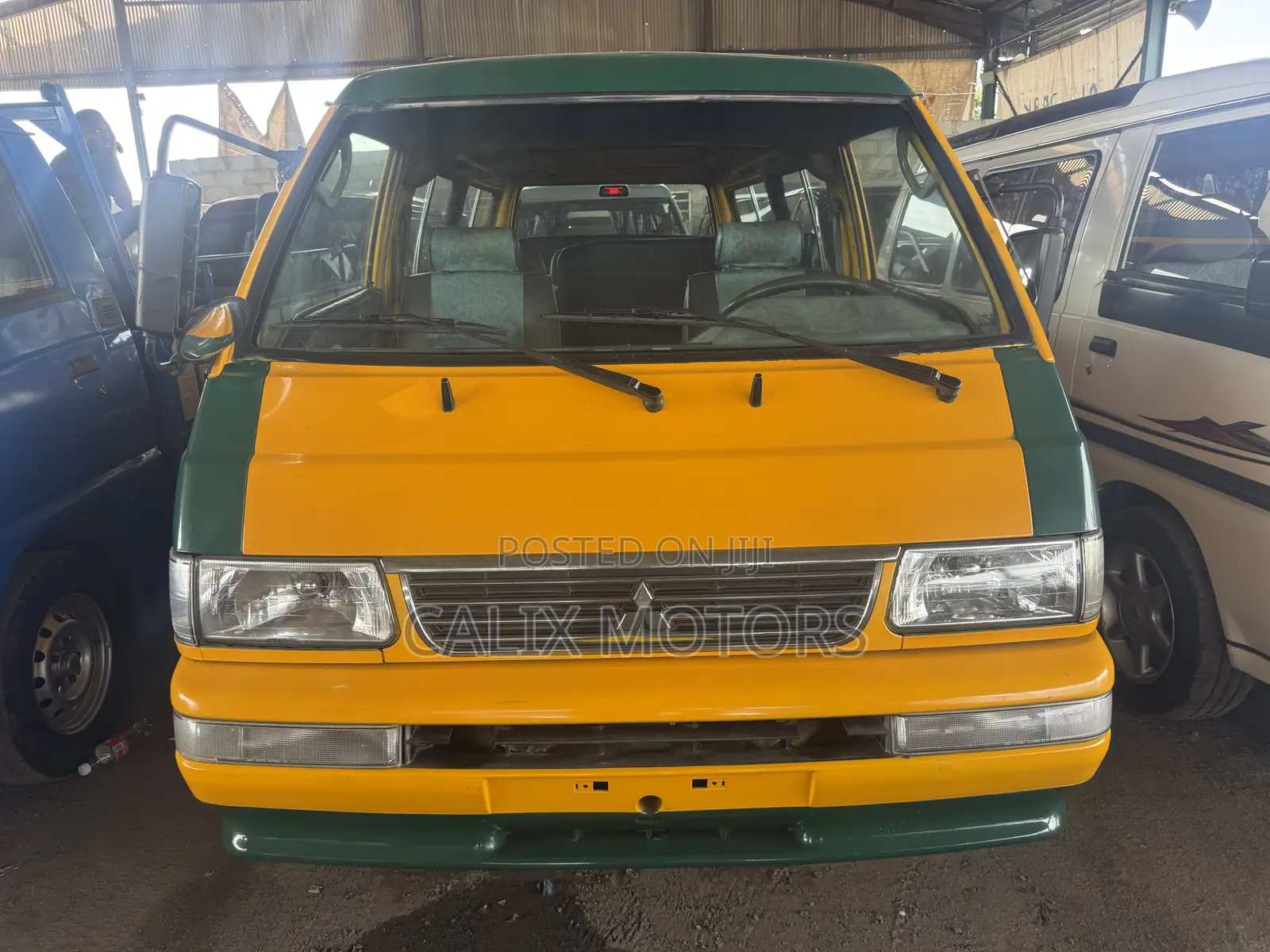Mitsubishi L300 2005 Yellow