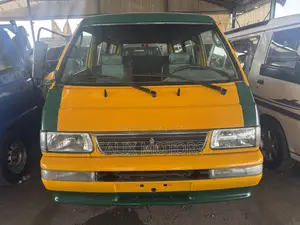 Mitsubishi L300 2005 Yellow