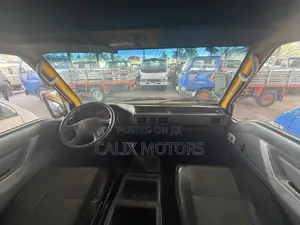 Mitsubishi L300 2005 Yellow