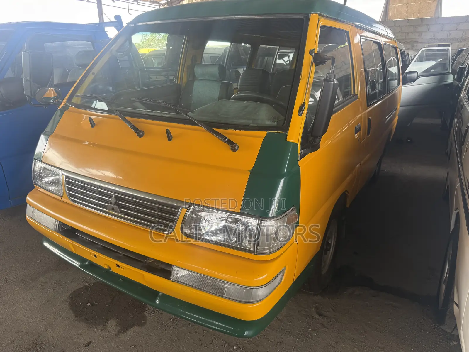Mitsubishi L300 2005 Yellow