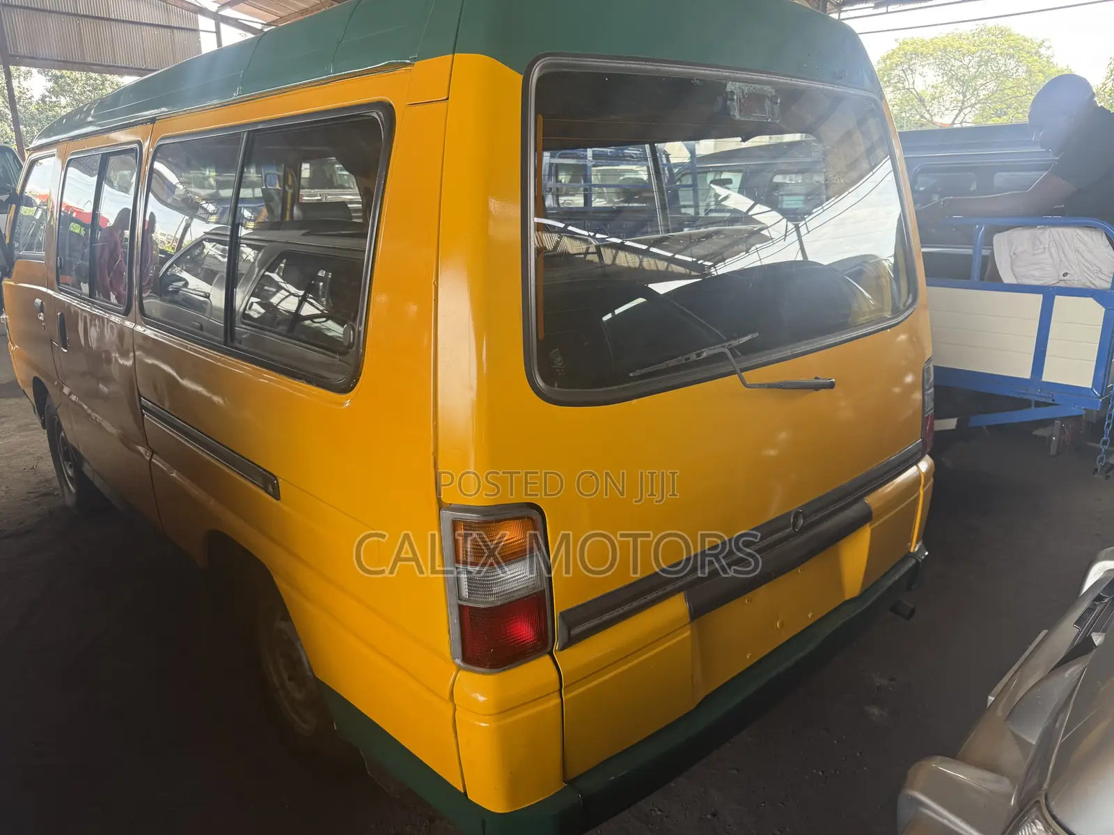 Mitsubishi L300 2005 Yellow