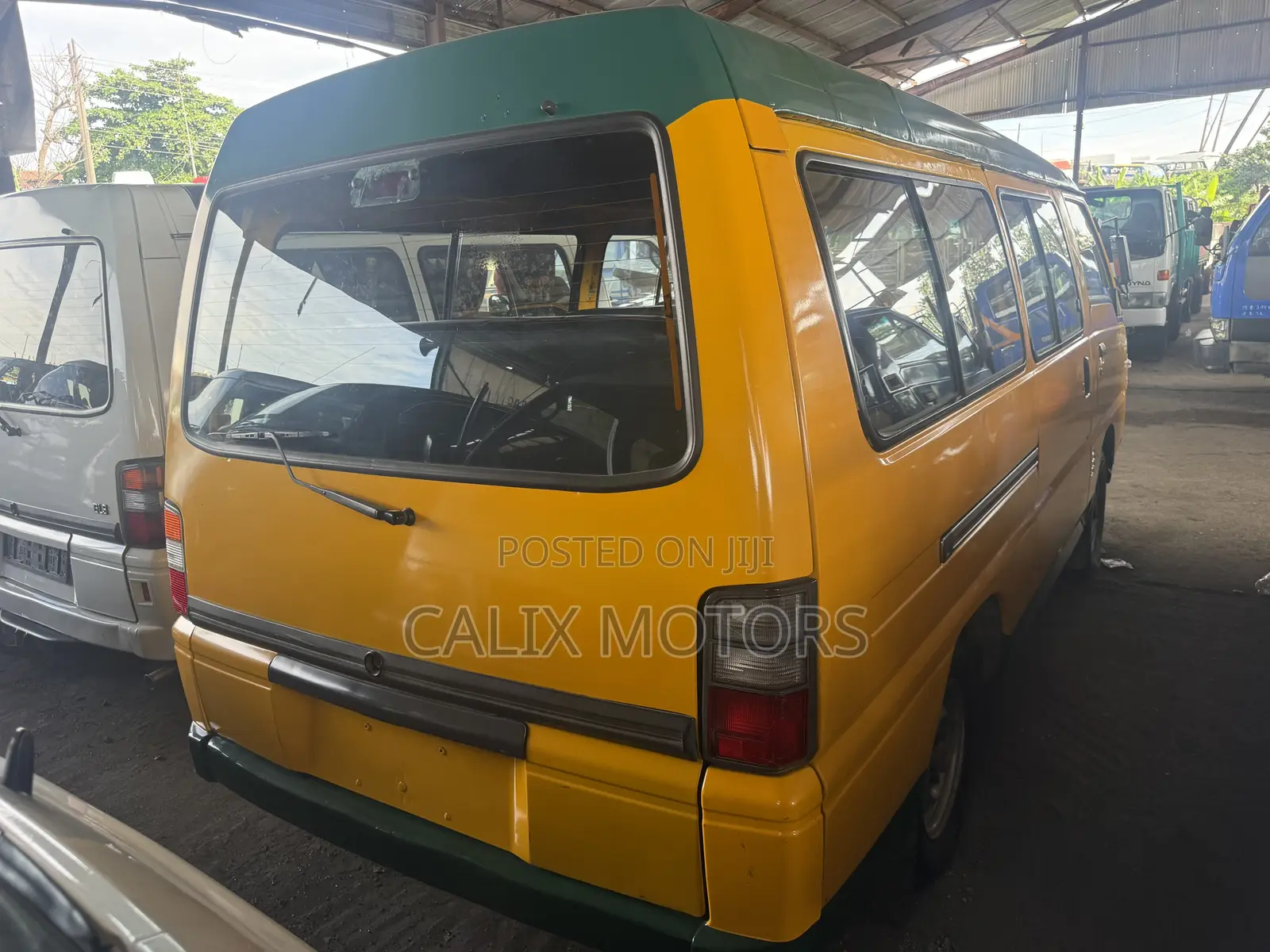Mitsubishi L300 2005 Yellow