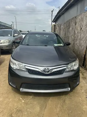 Toyota Camry LE 4dr Sedan (2.5L 4cyl 6A) 2013 Gray