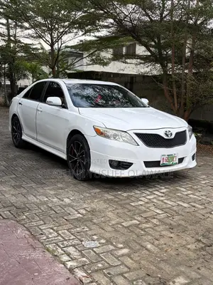 Toyota Camry SE 4dr Sedan (2.5L 4cyl 6A) 2011 White