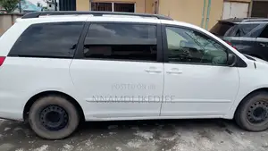 Toyota Sienna 2007 White