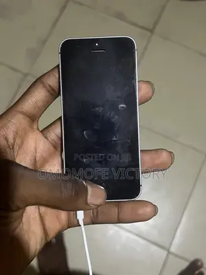 New Apple iPhone SE 32 GB Silver
