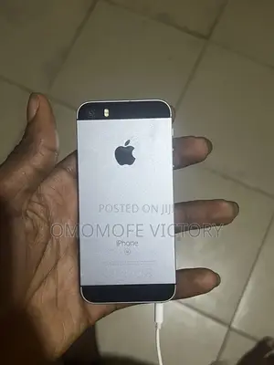 New Apple iPhone SE 32 GB Silver