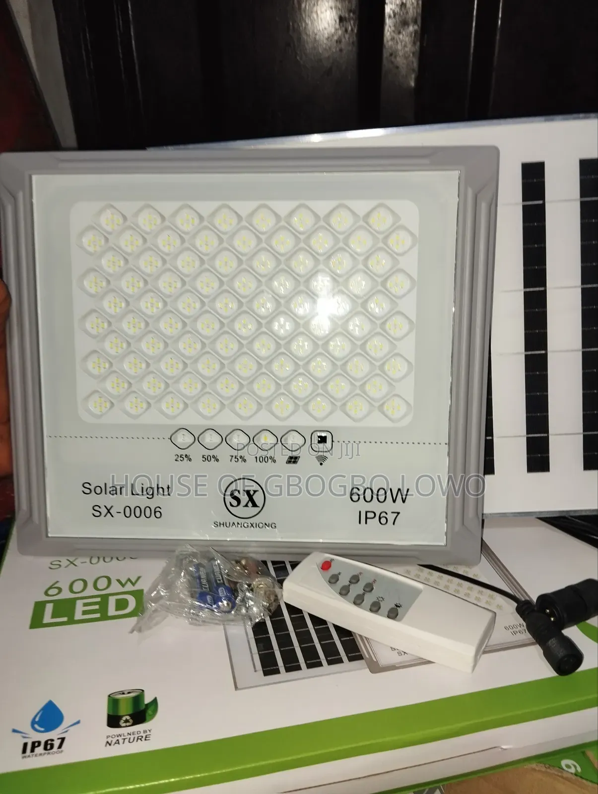 600Watt Flood Light With Solar Panel & Remote