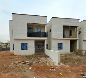 4bdrm Duplex in Gaduwa for sale