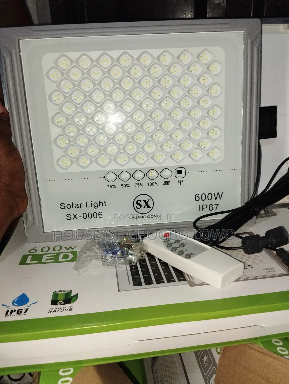 600Watt Flood Light With Solar Panel & Remote