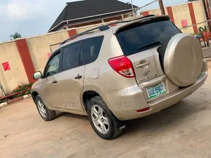 Toyota RAV4 2008 Gold