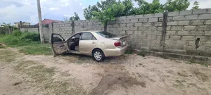 Toyota Camry 2.4 XLE 2005 Gold