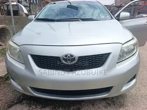 Toyota Corolla LE 4dr Sedan (1.8L 4 cyl 4A) 2009 Silver
