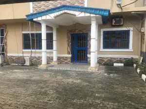 4bdrm Duplex in Allen Avenue for rent