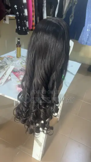 20 Inches Black Bouncy Wig - Body Wave - Full Closure