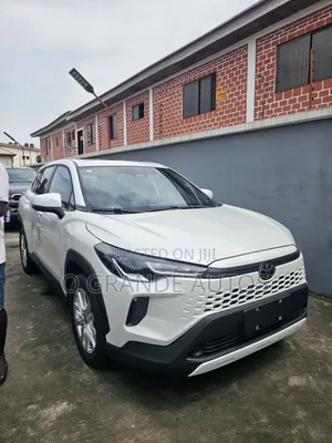 New Toyota Corolla Cross LE 2026 White