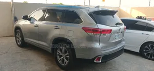 Toyota Highlander XLE V6 4x2 (3.5L 6cyl 6A) 2016 Silver