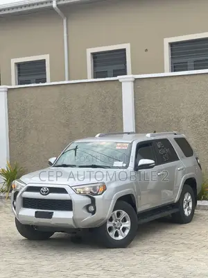 Toyota 4-Runner SR5 4dr 4x4 (4.0L 6cyl 5A) 2017 Silver