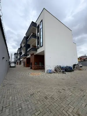 4bdrm Duplex in Allen Avenue for sale