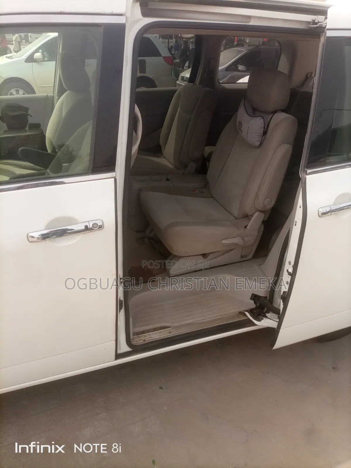 Comfortable Ride With AC and DVD for Hire and Charter