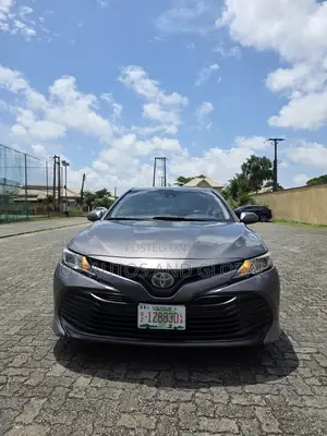 Toyota Camry LE FWD (2.5L 4cyl 8AM) 2018 Gray