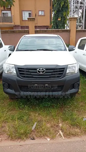 Toyota Hilux 2010 White