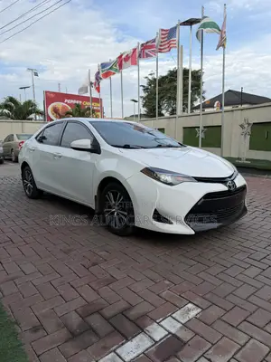 Toyota Corolla LE 4dr Sedan (1.8L 4cyl CVT) 2017 White