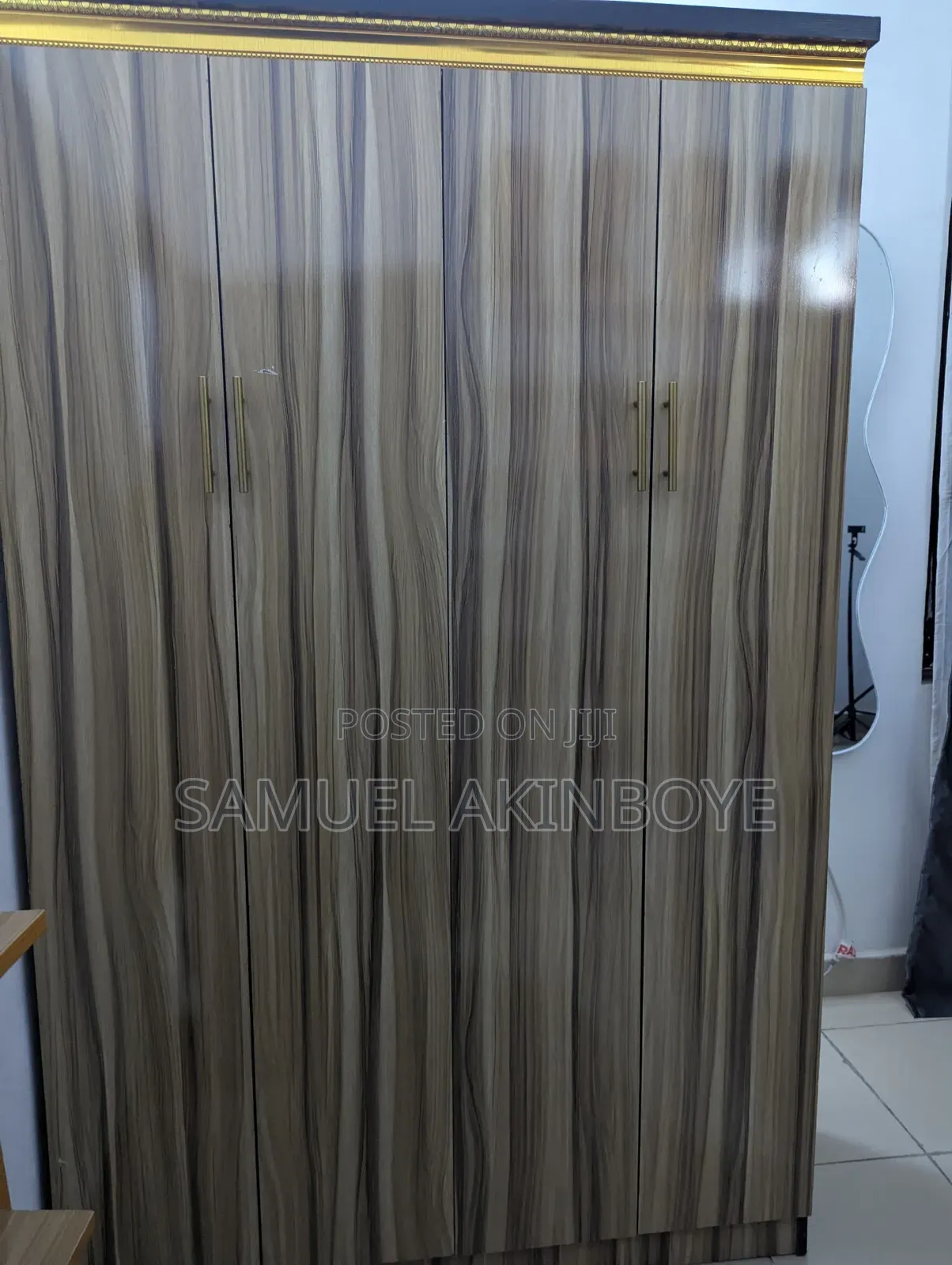 Standing WARDROBE