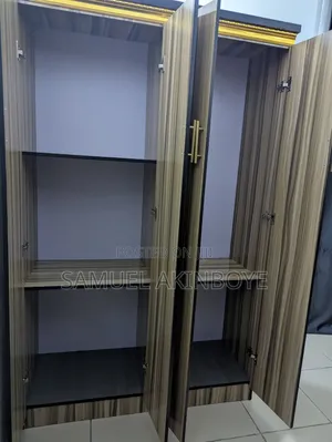Standing WARDROBE
