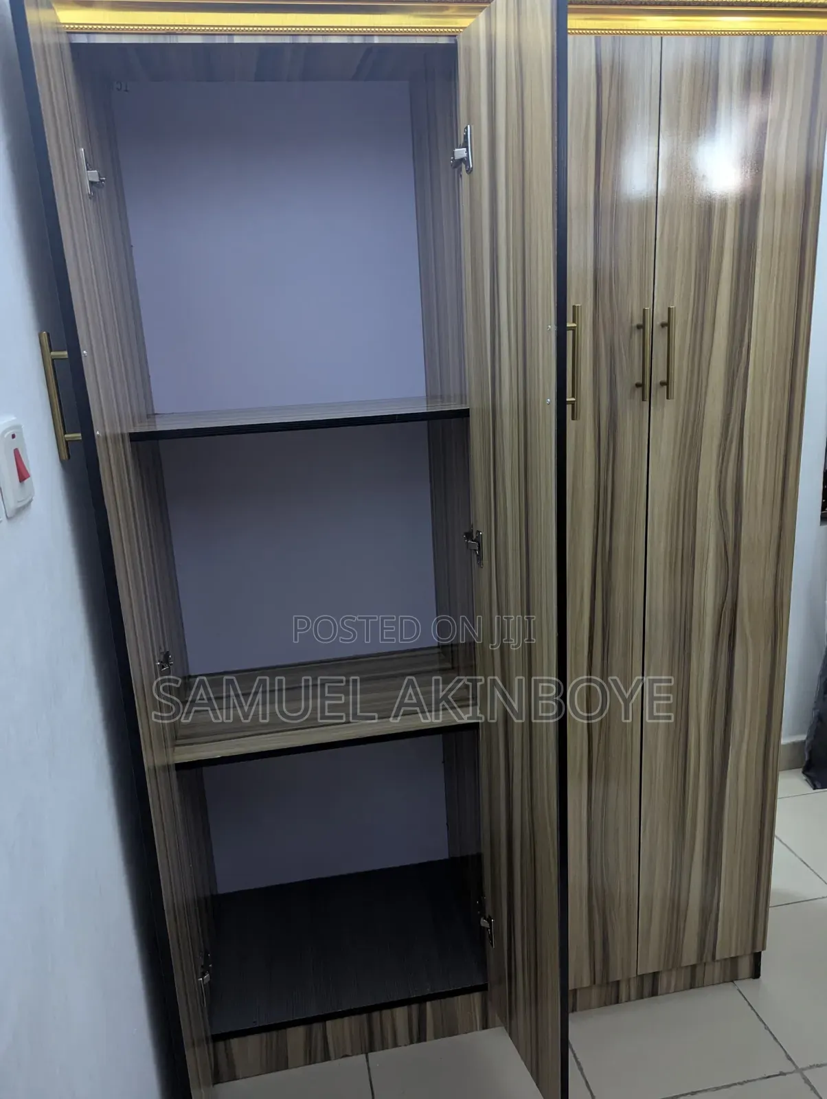 Standing WARDROBE
