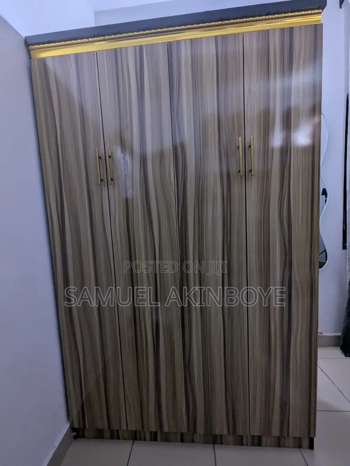 Standing WARDROBE
