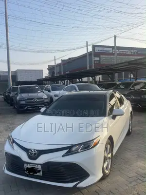 Toyota Camry LE FWD (2.5L 4cyl 8AM) 2018 White