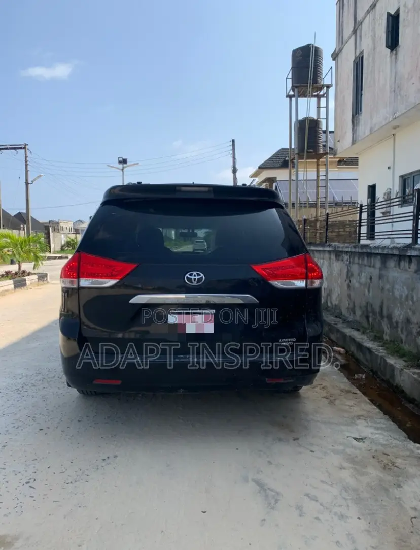 Toyota Sienna 2012 Black