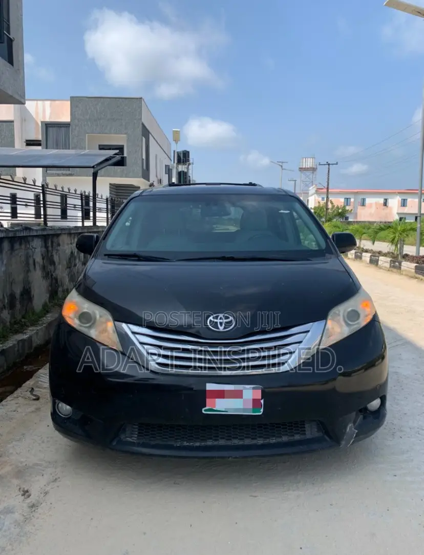 Toyota Sienna 2012 Black