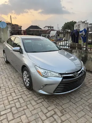 Toyota Camry LE 4dr Sedan (2.5L 4cyl 6A) 2015 Silver