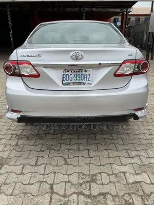 Toyota Corolla LE 4dr Sedan (1.8L 4cyl 4A) 2013 Silver