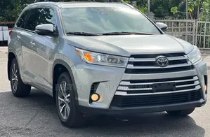 Toyota Highlander XLE 4x4 V6 (3.5L 6cyl 8A) 2017 Silver
