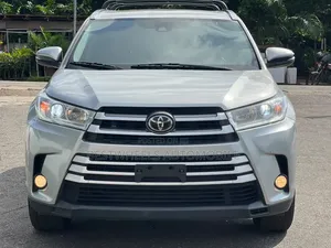 Toyota Highlander XLE 4x4 V6 (3.5L 6cyl 8A) 2017 Silver