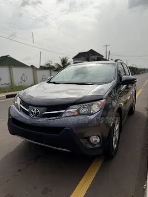 Toyota RAV4 XLE AWD (2.5L 4cyl 6A) 2013 Gray