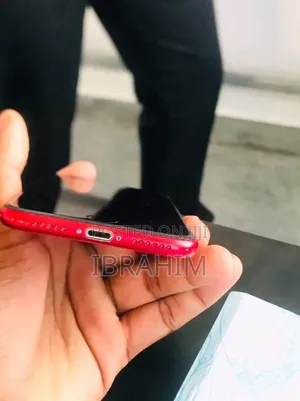 New Apple iPhone SE 128 GB Red