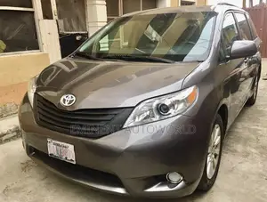 Toyota Sienna 2015 Gray