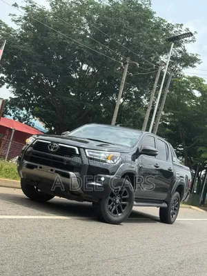 Toyota Hilux 2024 Black