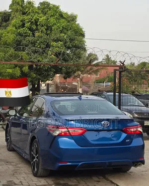 Toyota Camry SE (2.5L 4cyl 8A) 2019 Blue