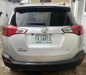 Toyota RAV4 XLE AWD (2.5L 4cyl 6A) 2013 Silver