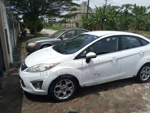 Ford Fiesta SE 4dr Sedan (1.6L 4cyl 5M) 2014 White