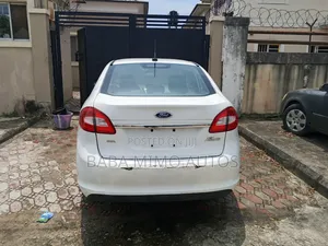 Ford Fiesta SE 4dr Sedan (1.6L 4cyl 5M) 2014 White