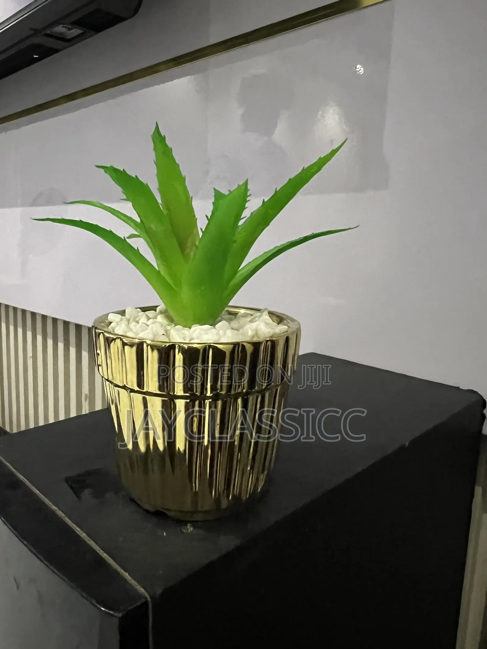 Flowers With Gold Base