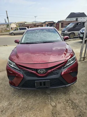Toyota Camry SE FWD (2.5L 4cyl 8AM) 2018 Red