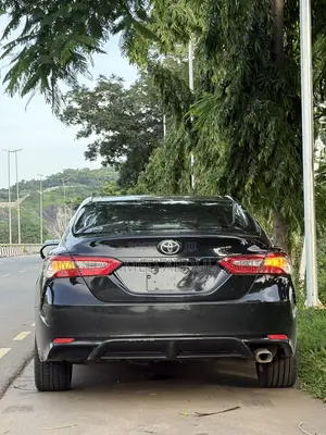 Toyota Camry LE FWD (2.5L 4cyl 8AM) 2018 Black