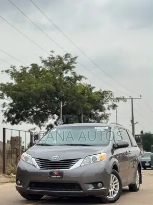 Toyota Sienna 2017 Gray